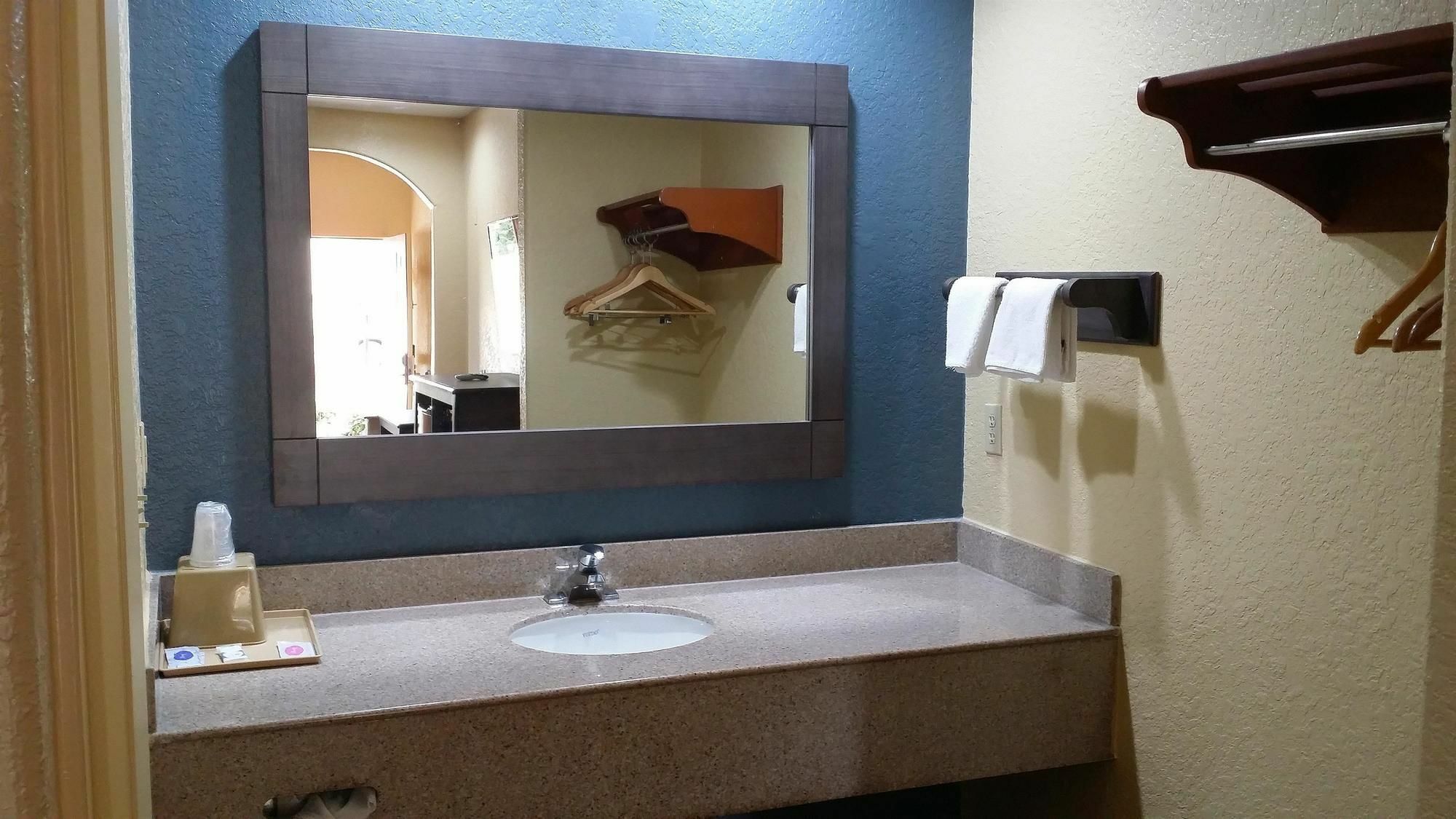 Americas Best Value Inn & Suites Northeast יוסטון מראה חיצוני תמונה